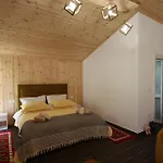 Lodge Lugina E Shengjergjit ,bujtinat Tirana