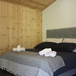 Lugina E Shengjergjit ,bujtinat Lodge Tirana