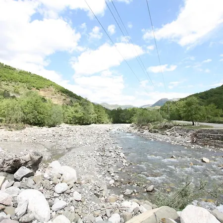 Lugina E Shengjergjit ,bujtinat * Tirana