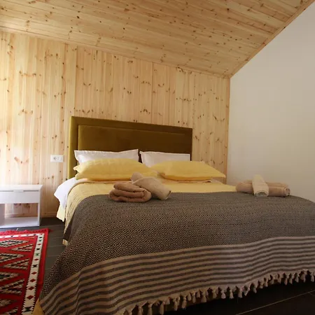 Lugina E Shengjergjit ,bujtinat Tirana