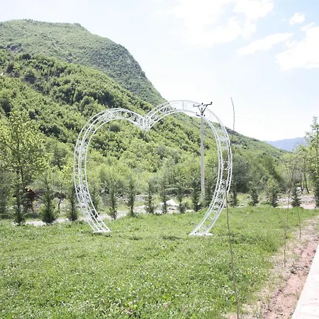 Lodge Lugina E Shengjergjit ,bujtinat