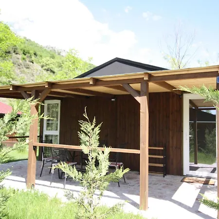 Lugina E Shengjergjit ,bujtinat Orman Evi