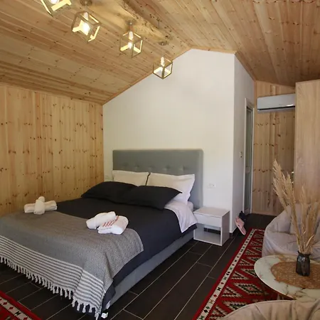 Lugina E Shengjergjit ,bujtinat Orman Evi