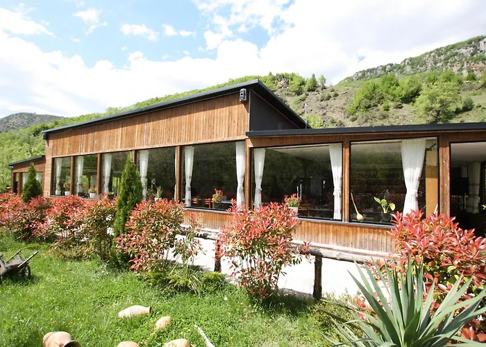 山林小屋 Lugina E Shengjergjit ,bujtinat