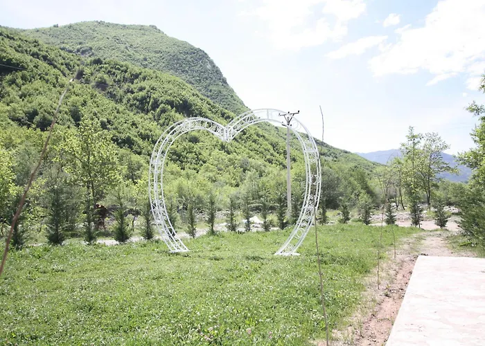 Lodge Lugina E Shengjergjit ,bujtinat