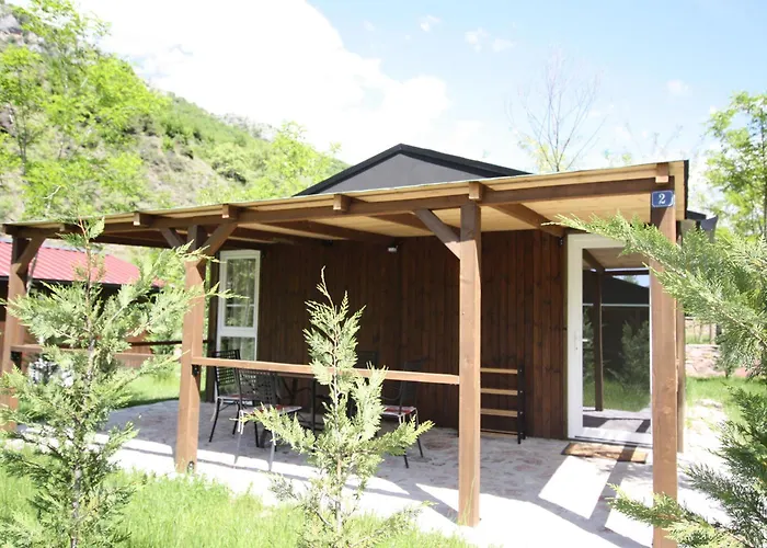 Lugina E Shengjergjit ,bujtinat 山林小屋