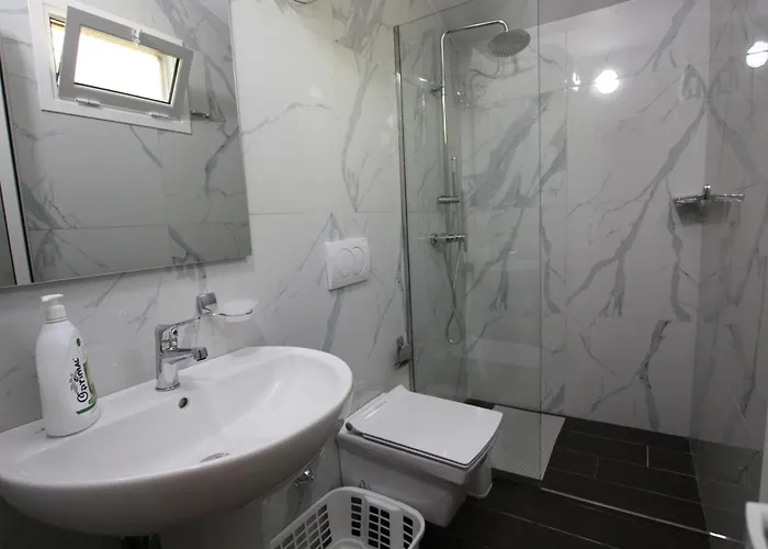 Lugina E Shengjergjit ,bujtinat بيت خشبي تيرانا