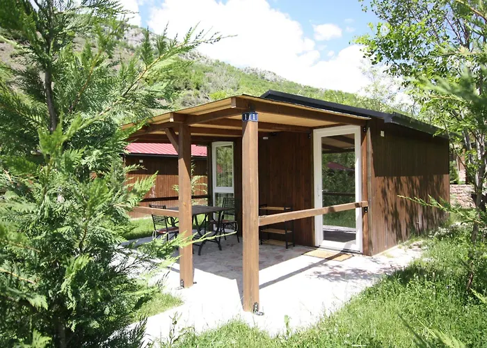 Lugina E Shengjergjit ,bujtinat 地拉那