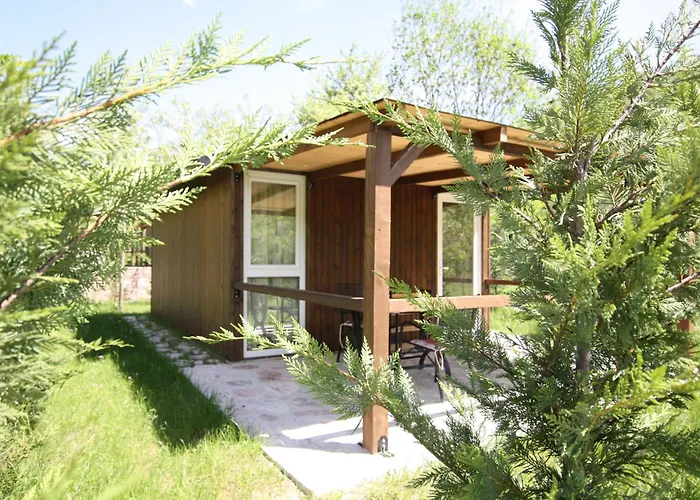 Lugina E Shengjergjit ,bujtinat 山林小屋